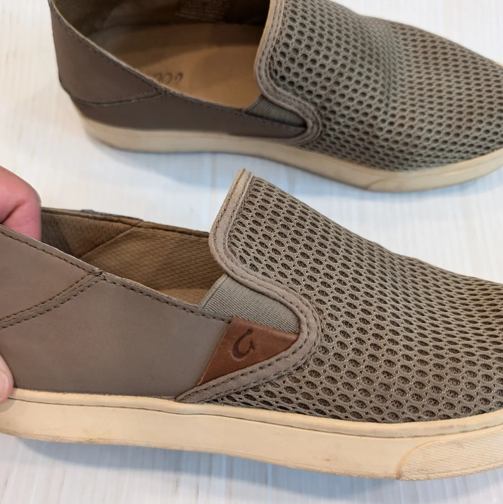 OLUKAI Pehuea tan green slip-on sneakers loafers size 8